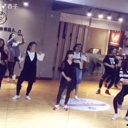 过年多人成人舞蹈视频